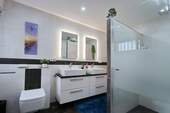 neues, exklusives Duschbad - 