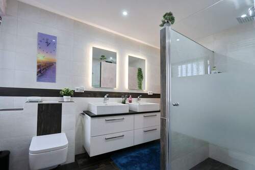 neues, exklusives Duschbad - 