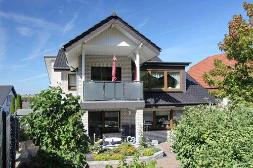 überdachte Terrasse und Balkon - 