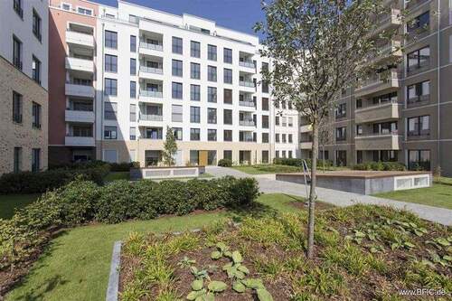 05_Innenhof - 2 Zimmer Etagenwohnung in Berlin Gleisdreieck