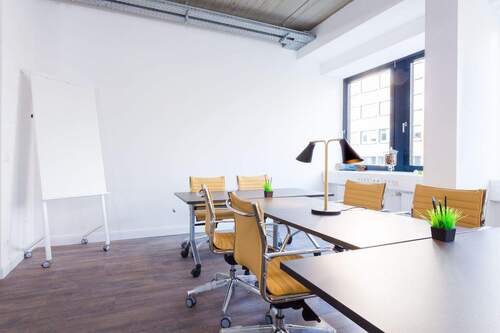 Schreibtischplätze in Büro - 