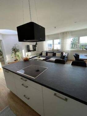 Moderne Wohnküche mit Sofa - 3 Zimmer Etagenwohnung in Lichtenfels