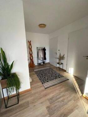 Heller Flur mit Pflanzen - 