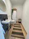 Schmaler Waschraum - 