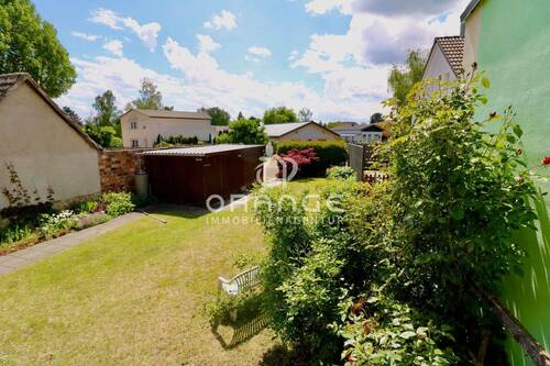 Blick von der Terrasse in Garten - 