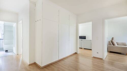 Eingangsdiele - 4 Zimmer Etagenwohnung zum Kaufen in Hamburg
