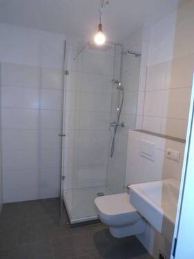 13 Bad am Schlafzimmer mit Dusche (1) - 