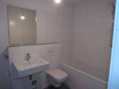 8 vorderes Bad mit Badewanne - 
