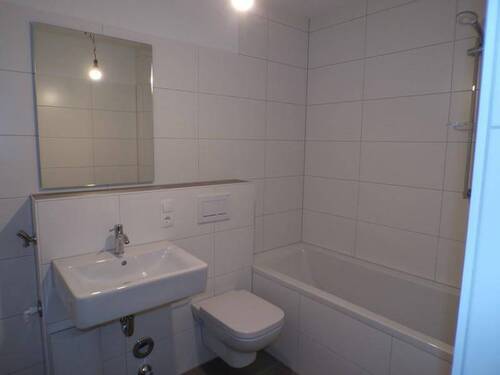 8 vorderes Bad mit Badewanne - 