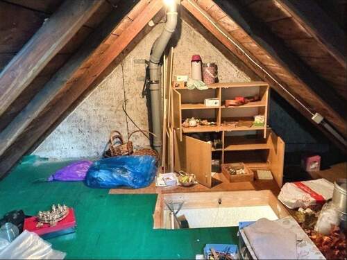 Spitzboden mit Bodeneinschubsteppe - 