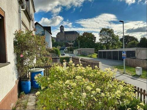 Blick zum Schloß - 4 Zimmer Reihenmittelhaus in Oelsnitz