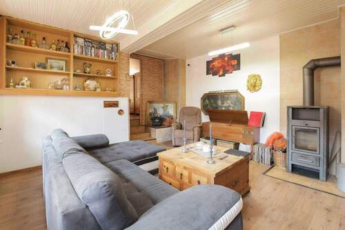 Wohnzimmer_whg2_2 - 8 Zimmer Mehrfamilienhaus, Wohnhaus zum Kaufen in Büdingen