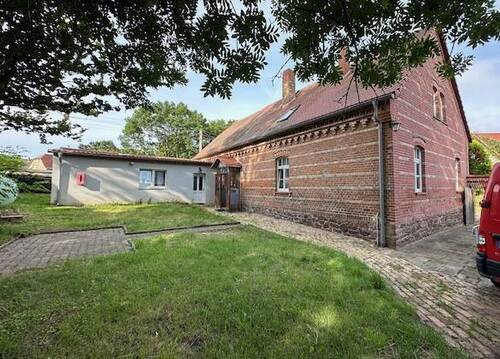 Hinteransicht Haupthaus u. Anbau - 