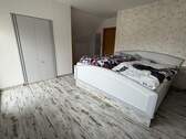 Schlafzimmer mit begehbarem Kleiderschrank OG - 