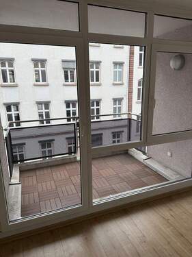 Balkon - Moderne 3-Zimmer-Wohnung mit Balkon & Skylineblick - ruhig gelegen nahe Frankfurter Hauptbahnhof