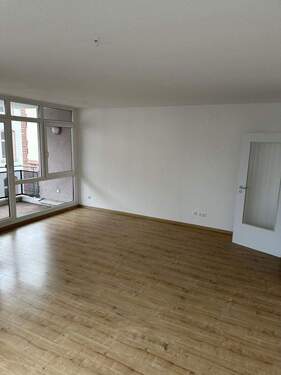 Wohnzimmer - Etagenwohnung mit 76,00 m&sup2; in Frankfurt am Main zur Miete