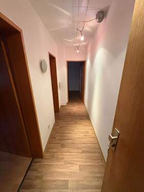 Flur EG - 9 Zimmer Mehrfamilienhaus, Wohnhaus in Waldaschaff