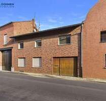 Wohnen mit Charme: Zweifamilienhaus mit Dachterrasse und Innenhof - Hückelhoven Brachelen