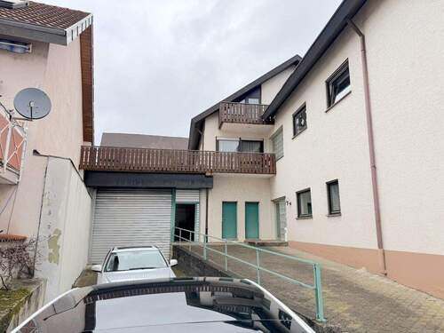 Eingangsbereich - Lagerhalle mit LKW-Rampe und Büro - Optimal für Versand & Logistik