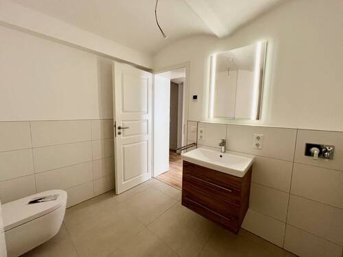 Bad Teilbereich - Etagenwohnung mit 67,80 m² in Dresden zur Miete