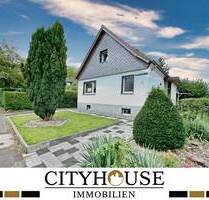 CITYHOUSE: Freistehendes Einfamilienhaus mit viel Potential, traumhaften großen Grundstück, Garage - Köln / Longerich