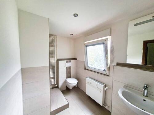 Neuwertiges Duschbad Dachgeschoss - 