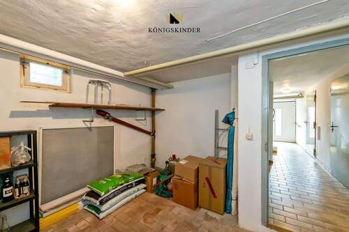 Abstellraum im Keller und Zugang in den Garten - 