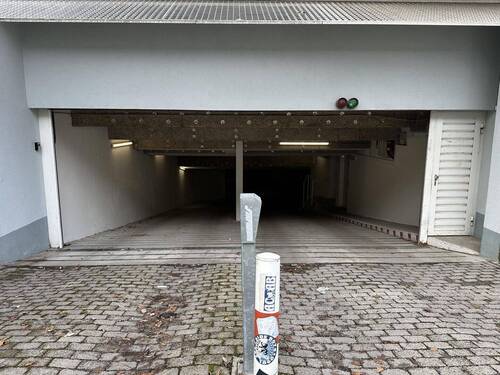 Tiefgarageneinfahrt - Garage, Stellplatz in München