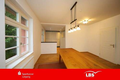 Wohnzimmer mit offener Küche - 3-Zi-WE mit Loggia, Aufzug & Stellplatz