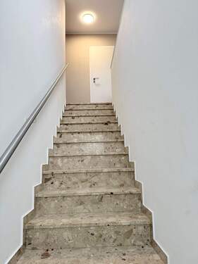 Eigener Treppenaufgang - Etagenwohnung mit 113,50 m² in Sinzig zur Miete