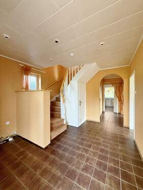 Diele - 6 Zimmer Einfamilienhaus in Weyhe