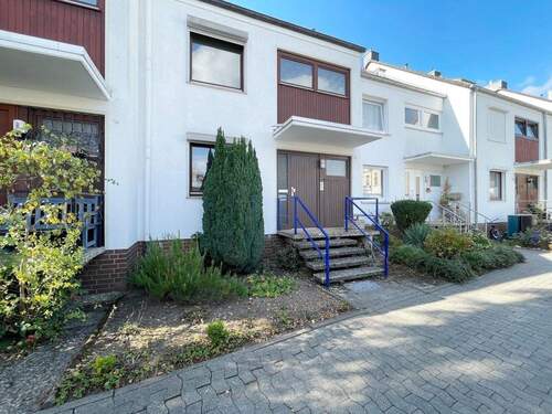 Hausansicht - Charmantes Reihenmittelhaus mit Garage