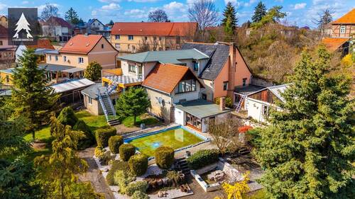 Anwesen - Wo fangen wir nur an? Bach? Pool? Mehrere Werkstätte und Garagen? Wohnen auf 2 Ebenen? Harzig?