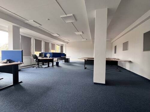 Großraumbüro - große Bürofläche in belebtem Gewerbekomplex zu vermieten