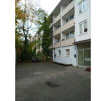 gepflegte, helle,moderne 2 ZW , neues Echtholzparkett, Bad mit Wanne und Fenster, Balkon - Nürnberg Nordostbahnhof
