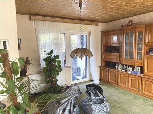 Wohnzimmer mit Zugang zur Terrasse - 