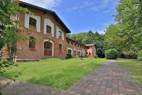 Zugang zu den einzelenen Wohneinheiten - 3 Zimmer Reihenmittelhaus zur Miete in Rüting