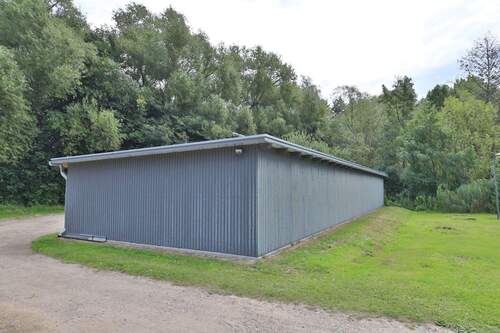 zugehörige Carportanlage - 