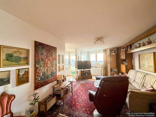 Wohnzimmer (mit KI bearbeitet) - Etagenwohnung mit 82,00 m&sup2; in Freiburg im Breisgau zum Kaufen