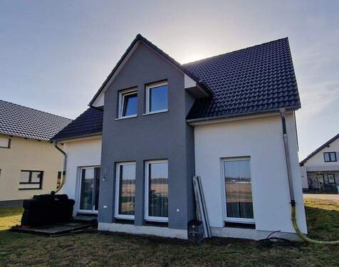 Rückansicht - 5 Zimmer Einfamilienhaus in Massen