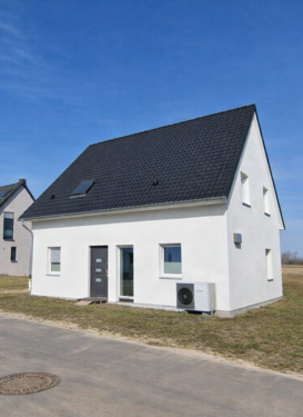 Straßenansicht - Einfamilienhaus mit 140,00 m&sup2; in Massen zum Kaufen