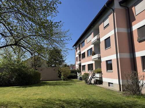Außenansicht - 3-Zimmer-Wohnung mit Südloggia und PKW-Stellplatz in ruhiger und beliebter Lage von Möhrendorf – bezugsfrei
