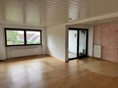 Wohnzimmer - 3 Zimmer Etagenwohnung zum Kaufen in Möhrendorf