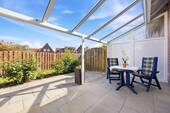 Blick auf die Terrasse mit Überdachung - Einfamilienhaus mit 82,00 m&sup2; in Wangerland / Horumersiel zum Kaufen