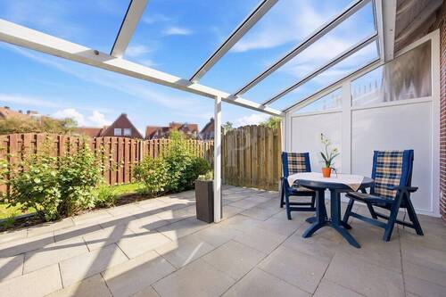 Blick auf die Terrasse mit Überdachung - Einfamilienhaus mit 82,00 m&sup2; in Wangerland / Horumersiel zum Kaufen