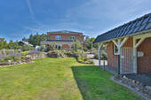 Eingang und Doppelcarport - 