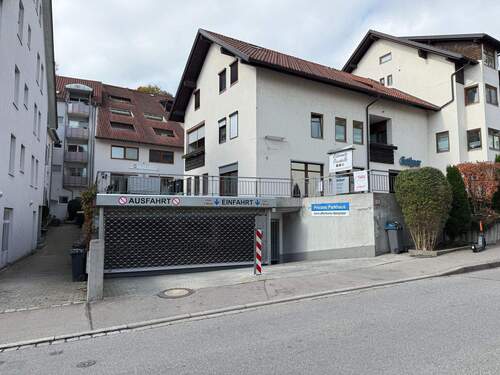 TG-Ein- und Ausfahrt - Neu sanierter Tiefgaragenstellplatz, nahe Zentrum von Wangen