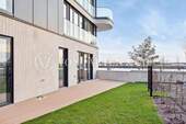 Terrasse mit Garten - Exklusive helle Neubauwohnung mit herrlicher Gartenterrasse und Elbblick