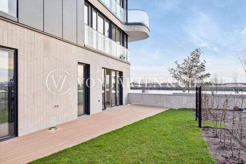 Terrasse mit Garten - Exklusive helle Neubauwohnung mit herrlicher Gartenterrasse und Elbblick