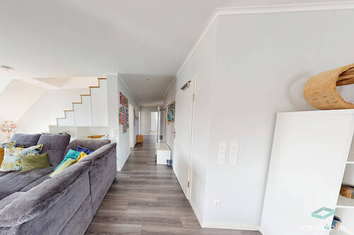 Geräumiger Flurbereich - 4 Zimmer Etagenwohnung zum Kaufen in Saal an der Donau